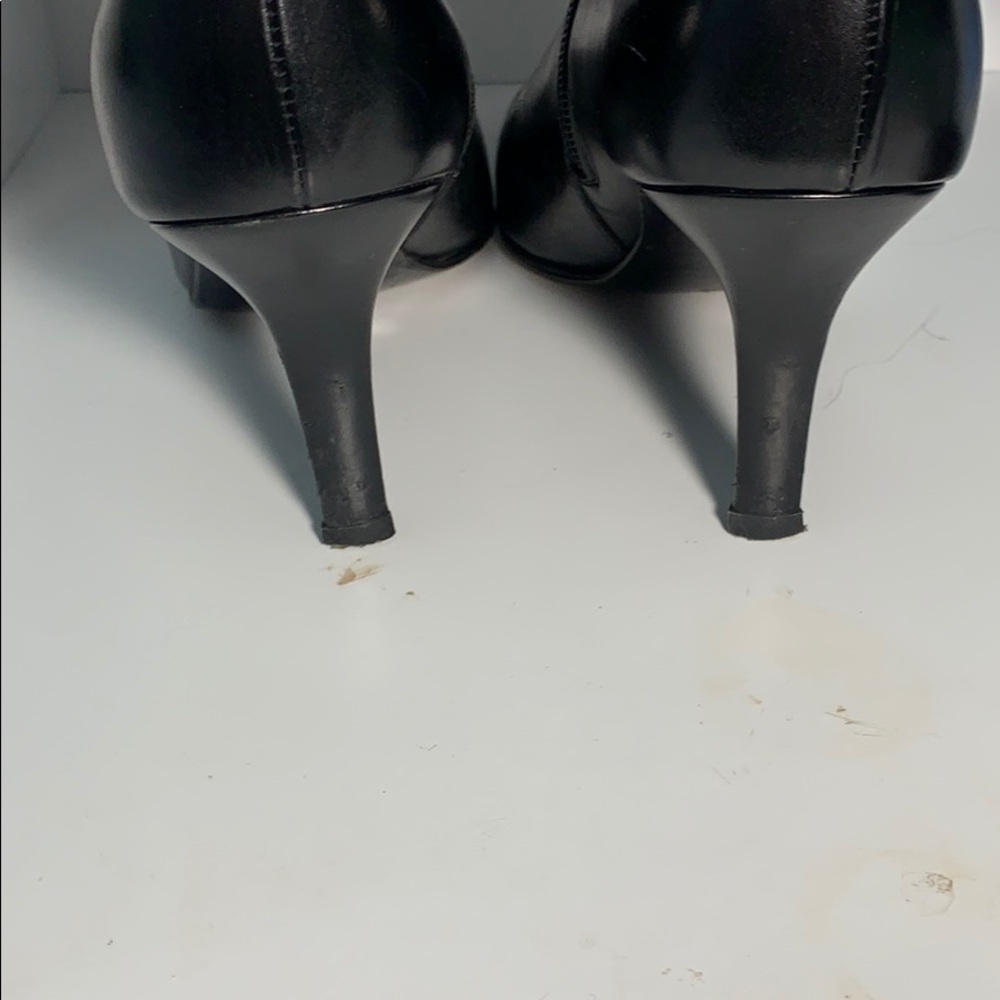 Stuart Weitzman - Picture 6 of 8